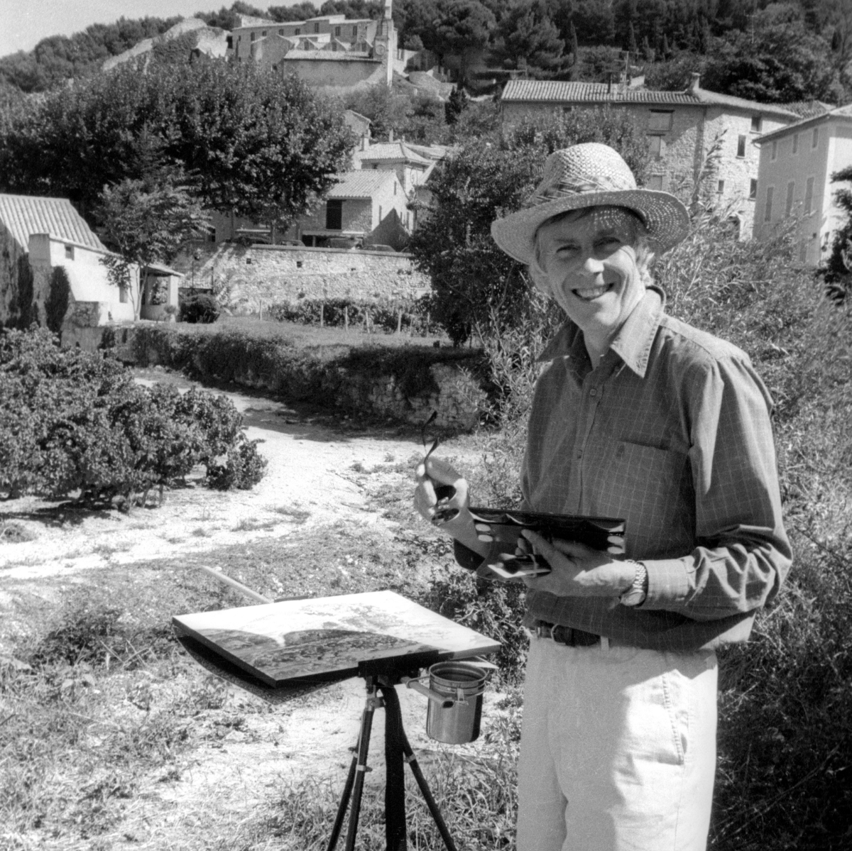 Ted Dyer at work in Provence painting at his easel in a vineyard in the village of Gigondas