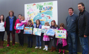 John Dyer helps to inspire Children to paint ‘Little Harbour’ Children's Hospice South West