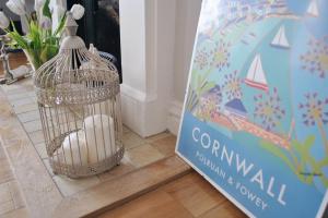 The Blonde Blog reviews Joanne Short's Polruan & Fowey vintage style art poster print John Dyer Gallery