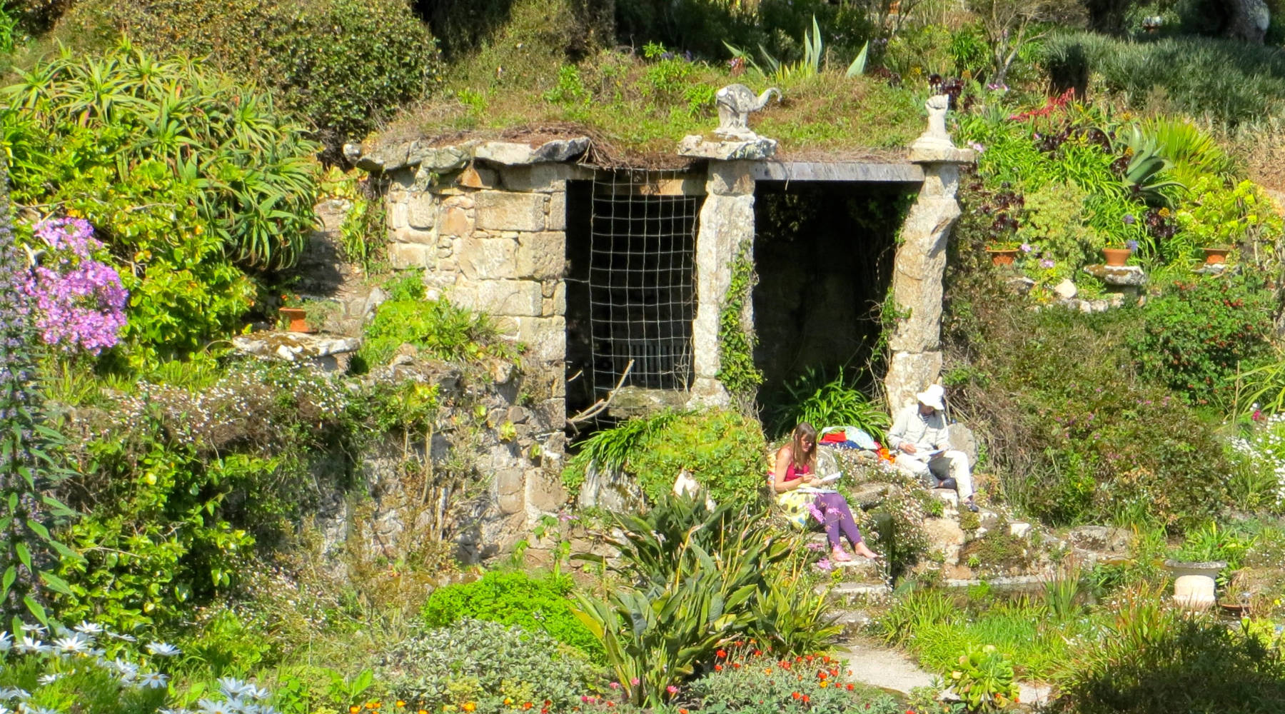 Artists John Dyer and Joanne Short painting in the Tresco Abbey Gardens on Tresco, isles of Scilly